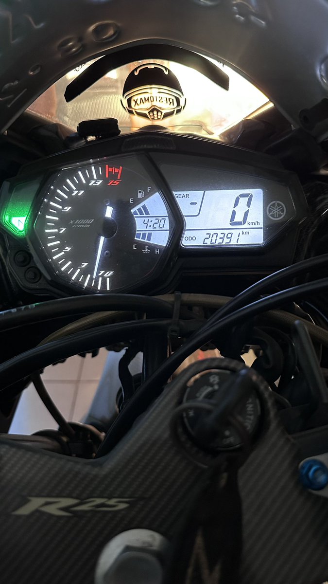 rakhadhi's tweet photo. Dengan berat hati, harus ngelepas doi untuk dijual. R25 abu-abu 2016 Kondisi terawat jarang dipake. Km masih 20rban (on-going) very slow moving. Part modif udah lumayan bisa dm buat info lebih lengkap tentang modifnya. Pokoknya udah siap diajak sunmorian! Harga terjangkau 🥲🥲🥲 https://t.co/14yD6AAu2l