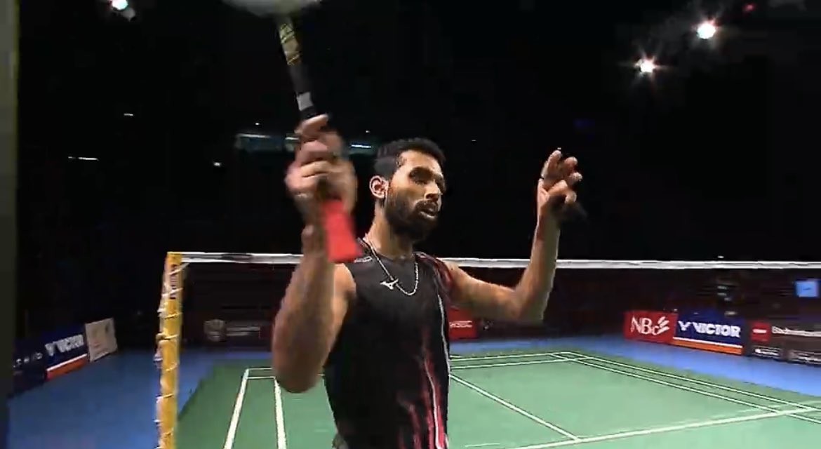 HS Prannoy 🇮🇳 into finals of #AustralianOpen2023 after defeating compatriot Priyanshu Rajawat in straight games
21-18, 21-12

This is Prannoy’s second final of the year 

Tomorrow’s finals against 🇨🇳WENG H Y, Repeat of this year’s ‘Malaysia Masters’ final.

All the best Giant ❤️