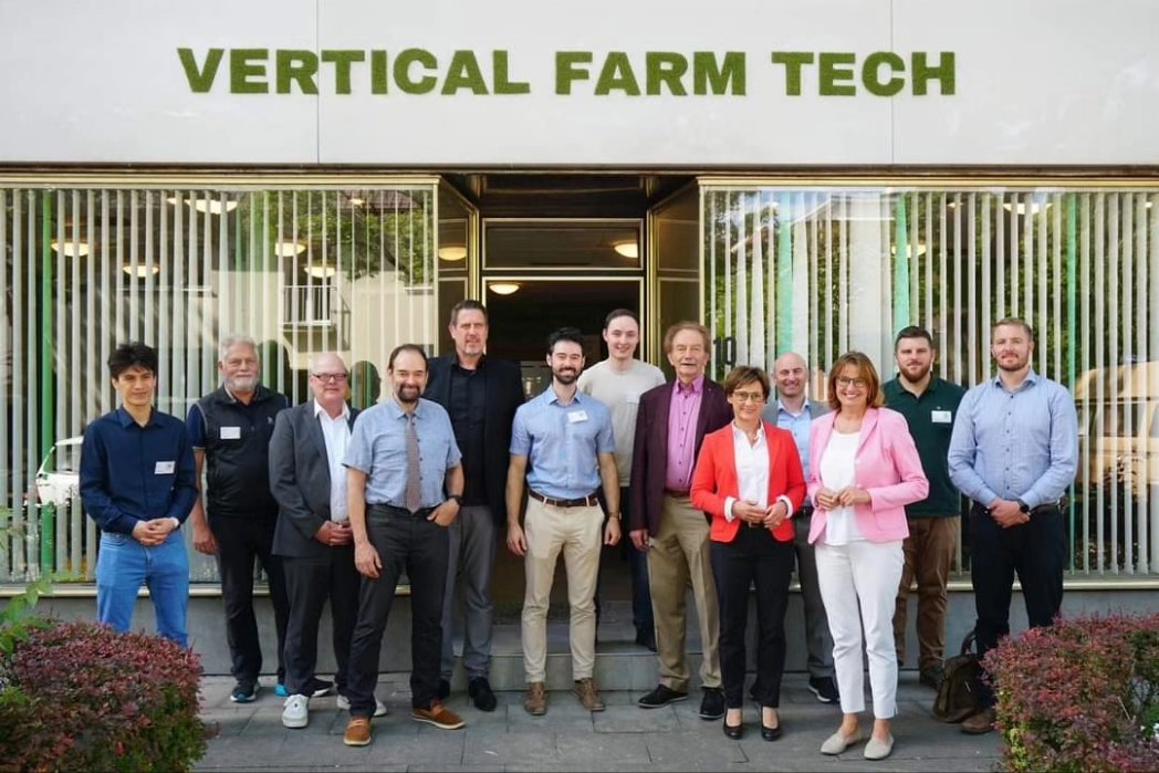 Vor Ort bei  der Firma #VERTICALFARMTECH (VFT) in Karlsruhe,  welches für hochwertige und nachhaltige #Pflanzenproduktion sorgt - unabhängig von Standort und Klima. Mit #interdisziplinärer Expertise und einer einzigartigen Idee bringt VFT das Indoor Farming auf das nächste Level!