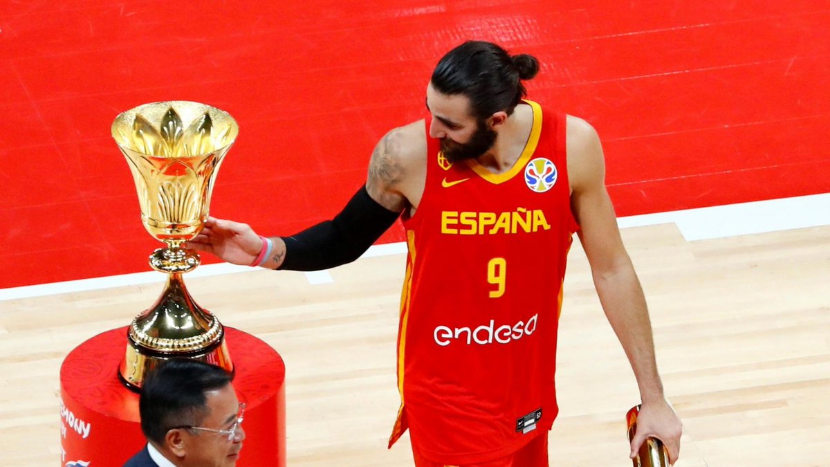 ❤️Mucho ánimo, Ricky.

Este es el comunicado íntegro que ha transmitido Ricky Rubio:

“He decidido parar mi actividad profesional para cuidar mi salud mental. Quiero agradecer todo el apoyo que he recibido de la FEB para entender mi decisión. Hoy #LaFamilia tiene más sentido que