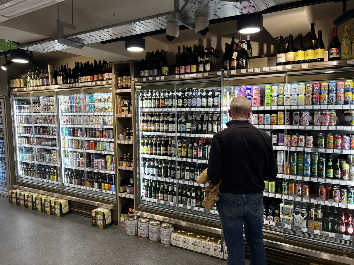 garethpjohnson's tweet photo. Has to be the best beer selection in Ireland @McHughsOnline #craftbeer #craftbeerireland https://t.co/INQc956ra6