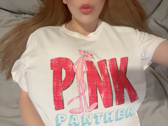 帰宅してひたすらダラダラ。 ピンクパンサーのTシャツ何となく買って部屋着にしたw https://t.co/1dnU9GM2B9