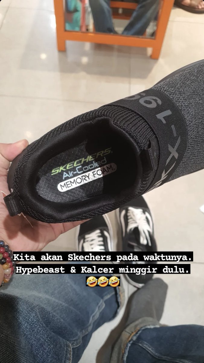 ariehw's tweet photo. Ternyata seenak itu sole nya Skechers.. Seenak itu!!!!! https://t.co/xlBZZ2rKb6