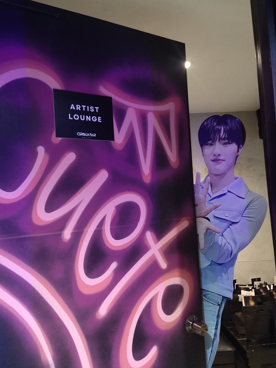 WOODZBDAY_MNL's tweet photo. PH Moodz, someone's peeking from the artist lounge already 👀

Are you all ready for #inthemoodforWOODZ? 😺🍹 

We can't wait to celebrate with you. See you in a few!!! ☺ https://t.co/CYh4vevSA9