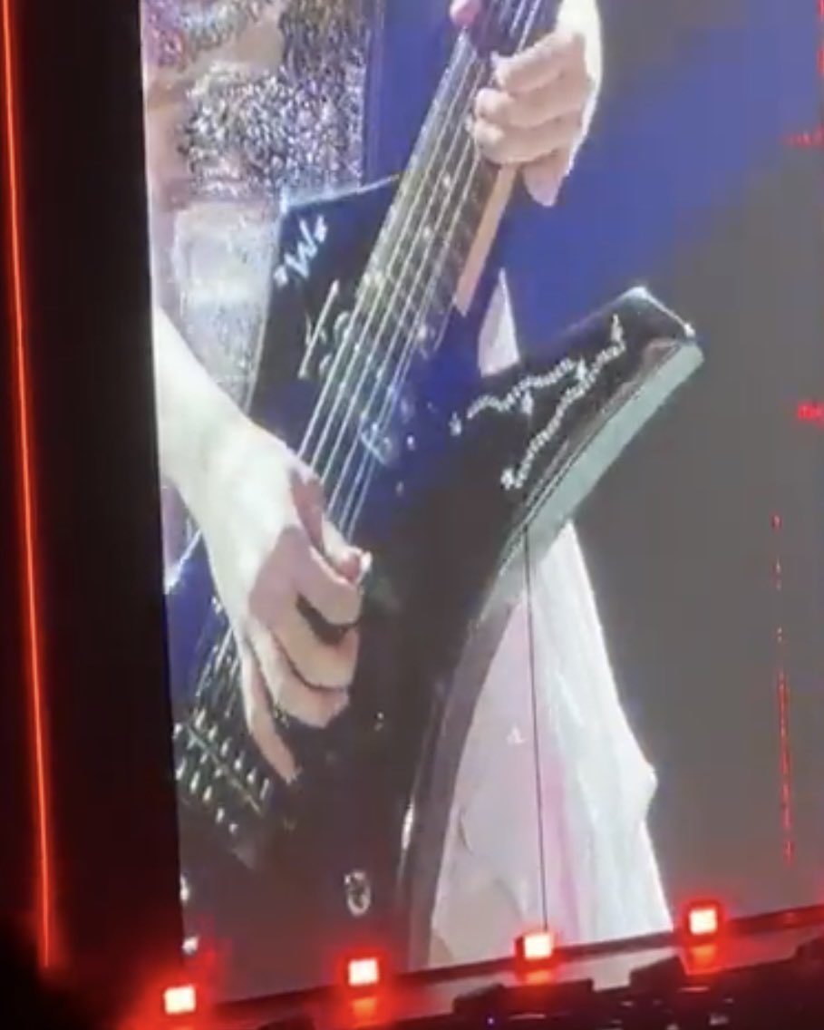 wtloverclub's tweet photo. W🎸 https://t.co/V7p5sHpMhs