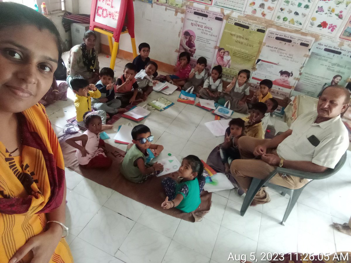 આજરોજ બાળકના વાલી અચાનક આંગણવાડી ની મુલાકાત લેતા પૂર્વ પ્રાથમિક શિક્ષણ અને આંગણવાડી ની કામગીરી થી પ્રભાવિત થઈ બાળકો માટે ડ્રોઈંગ બુક ભેટમાં આપવા એગ્રી થયેલ છે અને આંગણવાડીને સહકાર આપેલ છે. સેજો પાનેલી આંગણવાડી કેન્દ્ર ખારચીયા 2 કોડ નંબર 130. <a href="/DDORAJKOT1/">District Panchayat Rajkot</a> <a href="/BhanubenMLA/">Bhanuben Babariya</a> <a href="/humbal_mita/">ICDS PANELI SEJO UPLETA</a>