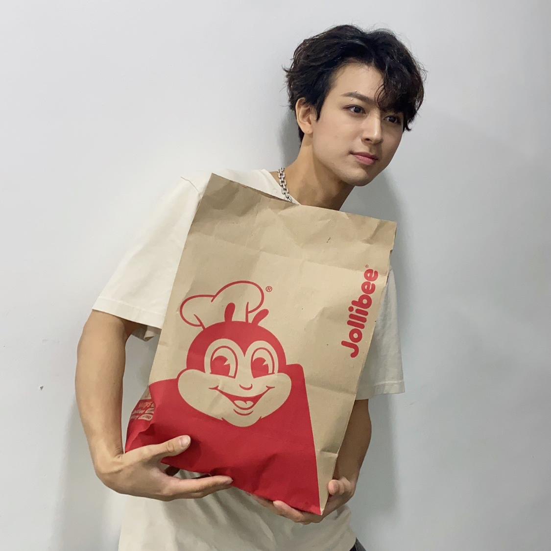 yunbinic's tweet image. 230805 Yunhyeong C+

"Jollibee~~~!"