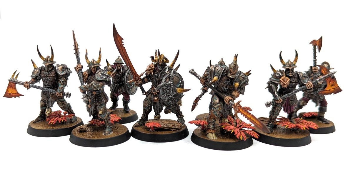 Praetorae's tweet photo. Finally finished up my WarCry Legionnaires warband.  Same colour scheme as the rest of my growing Slaves to Darkness army. #ageofsigmar #warhammercom https://t.co/4vg7IrFTSA
