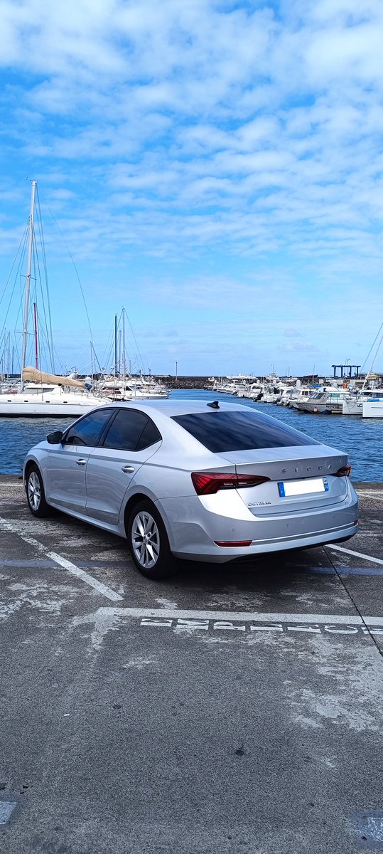 ZotVTC's tweet photo. Petite pause au Port de Saint-Pierre avant une nouvelle prise en charge. 
Pour vos déplacements à #lareunion réservez votre #chauffeur en ligne. 
#vtc #zotvtc #vtcreunion #chauffeurprive #chauffeurvtc #974 #reunionisland #gotoreunion #iledelareunion #chauffeurvtcreunion https://t.co/l2tbgLNjyQ