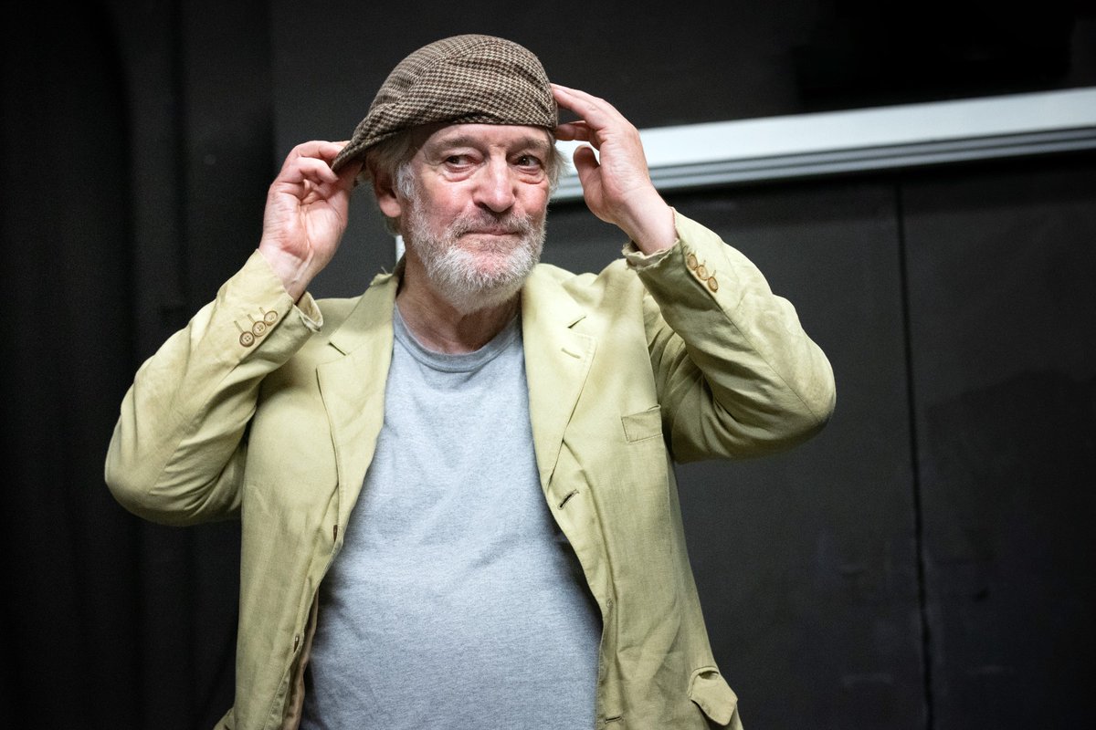 Well we're off! #LearAlone opened yesterday along with <a href="/edfringe/">Edinburgh Festival Fringe</a> 2023! And before you ask, he's a King,  so he can wear his hat any way he likes! <a href="/La_Lawrie/">Sarah Lawrie</a> <a href="/AndTomorrowTC/">And Tomorrow Theatre Company</a> @AShrubsall <a href="/EdmundDehn/">Edmund  Dehn</a>