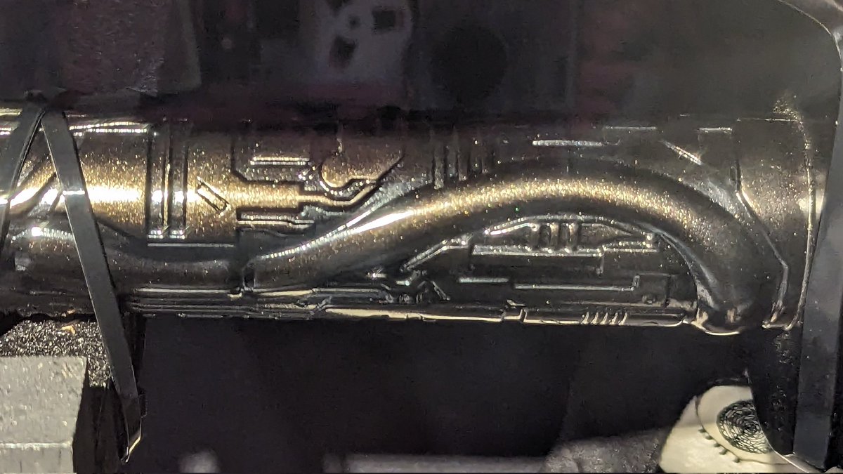 「・オレンジアームズの肩の切れ込み(画面左側)、変形の都合を感じさせて好き・ハンド」|ザギザギ/ZAGIZAGIのイラスト