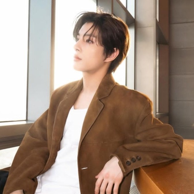 hi it's van! I'm looking for interactive moots 

—  filo, he / him
— not new to #kpoptwt / #stantwt
— mainly for svt, enha &amp; ateez
— 04 liner
— any fandom will do 

♡︎/↺ are appreciated / to spread.