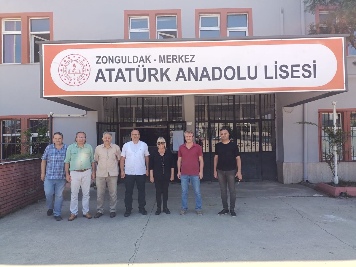Zonguldak Atatürk Anadolu Lisesinde devam eden SRC sınavını ziyaret eden İl Millî Eğitim Müdürümüz Züleyha ALDOĞAN, sınav süreci hakkında bilgi aldı.

<a href="/tcmeb/">Millî Eğitim Bakanlığı</a> <a href="/zuleyhaaldogan/">Züleyha Aldoğan</a>