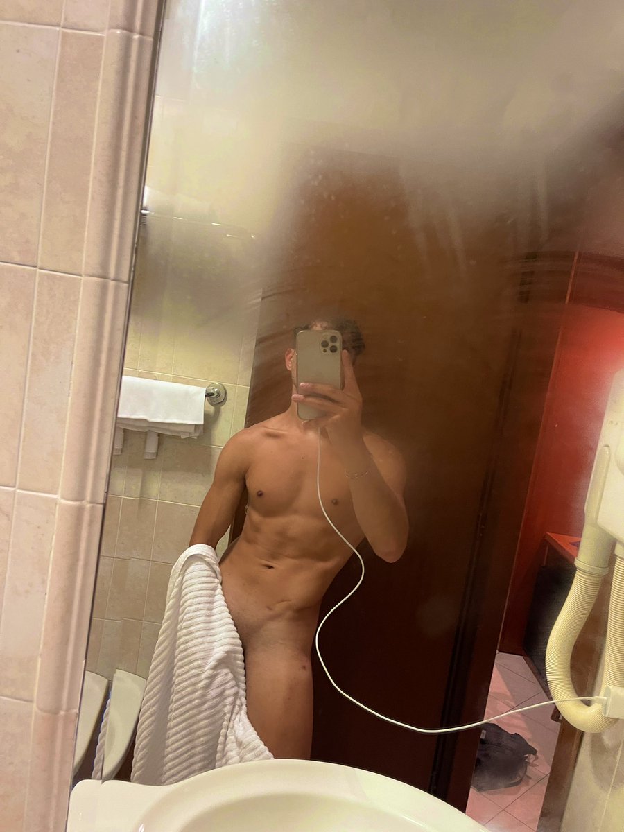 alecsander_real's tweet photo. Ma buongiorno ☀️ https://t.co/n3vD8CC0I6