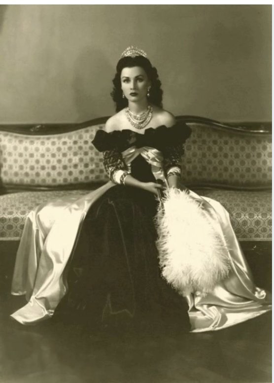 Последняя принцесса Египта Фавзия Фуад, Тегеран. 
1940–е гг. 
Ее красота была такой необычной и яркой, что известный фотограф Сесиль Битон называл ее не иначе как «азиатской голубоглазой Венерой».