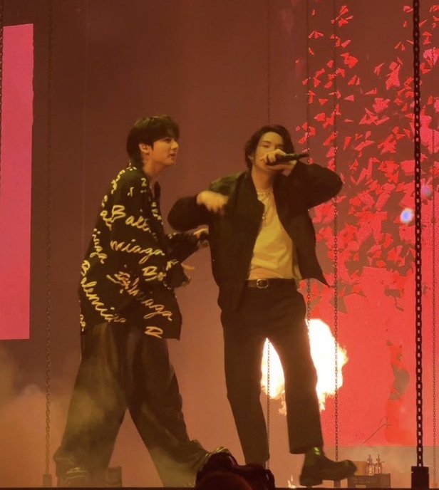 Pk_bts_land's tweet photo. "BURN IT"                   "TONY MONTANA" https://t.co/AONUGrnFBN