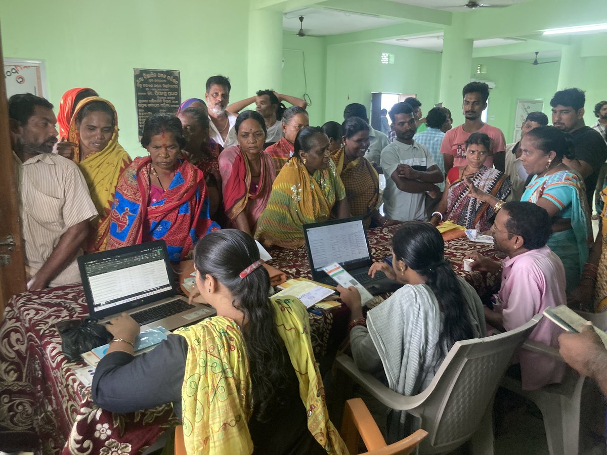 RambhaCMM's tweet photo. PMSVANIDHI LOAN MELA Organised with help of State Bank of India, Union Bank of India &amp; Punjab National Bank for the Street Vendors of Rambha NAC @nac_rambha @DUDA_Ganjam @Ganjam_Admin @sudaodisha @HUDDeptOdisha @MoHUA_India @pmsvanidhi @TheOfficialSBI @UnionBankTweets  @pnbindia https://t.co/FppTs2Y1oH