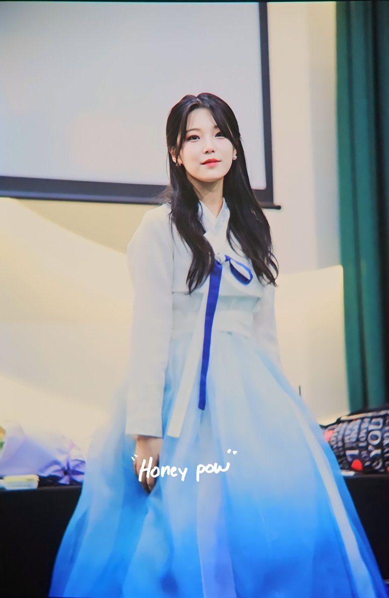 Honeypow_jh's tweet photo. 230805

#fromis_9 #프로미스나인 #백지헌 https://t.co/6pgyNJD4j4