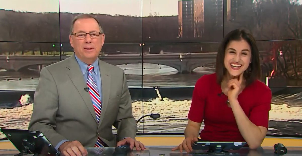 mariawrites34's tweet photo. Back at the desk with @GarySieber this morning! See you at 7 a.m.! It'll be a good, informative time. https://t.co/FrA4q17kzn