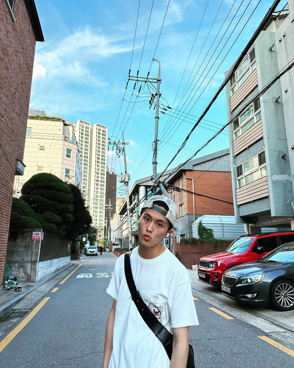 LOOKSMKL's tweet photo. #MARK ig post

“심란하지” https://t.co/Zw1iXagE6t