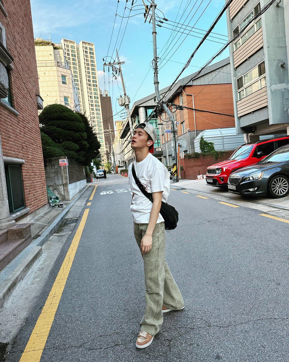 LOOKSMKL's tweet photo. #MARK ig post

“심란하지” https://t.co/Zw1iXagE6t