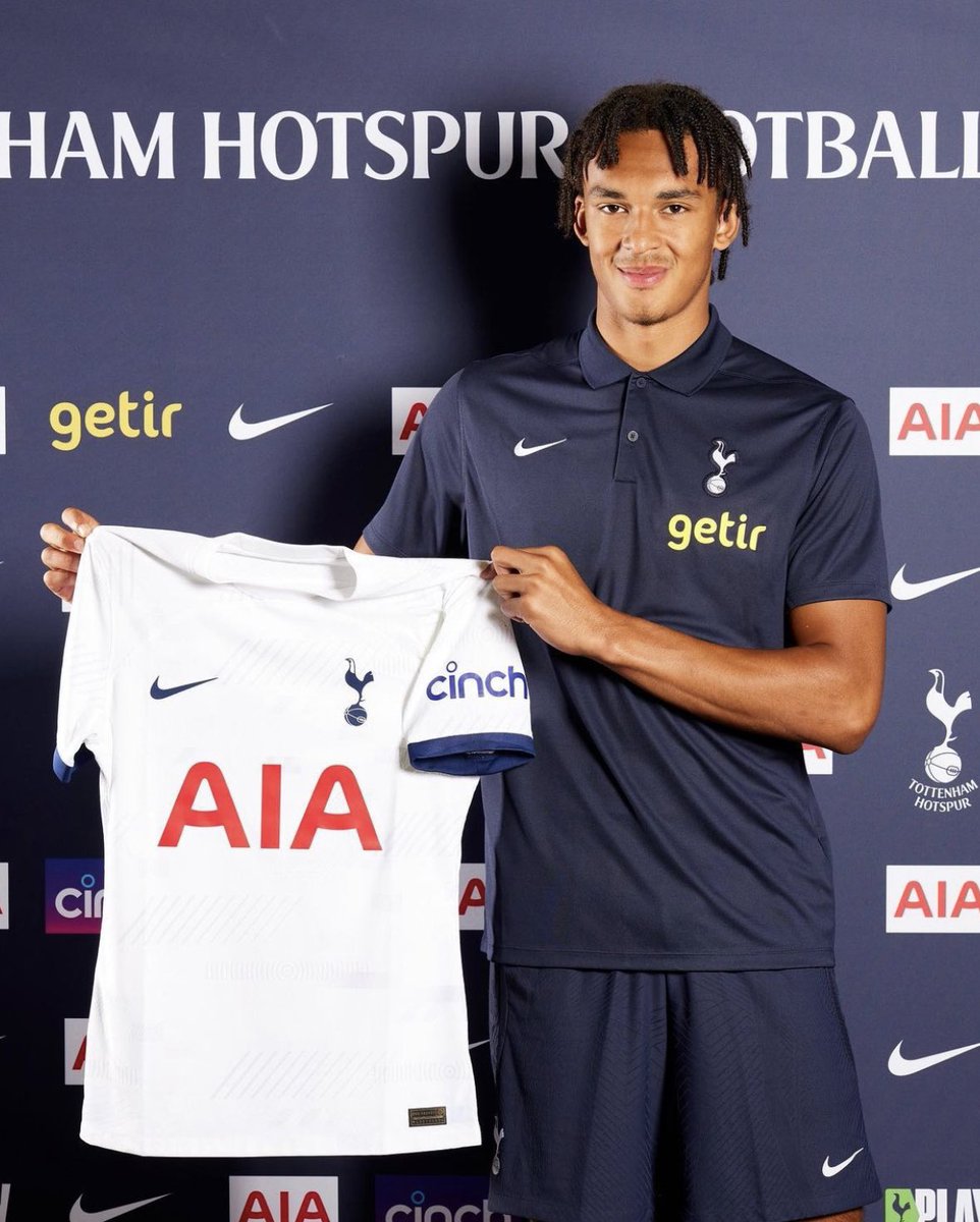 Tottenham have sealed Ashley Phillips deal despite interest from 2 more clubs, official and completed ⚪️🏴󠁧󠁢󠁥󠁮󠁧󠁿 #THFC

◉ 2005 born CB signed a five year deal.
◉ Clause triggered for £2m total value.
◉ Signing approved by Postecoglou.

Next one: Micky van de Ven ✈️🇳🇱