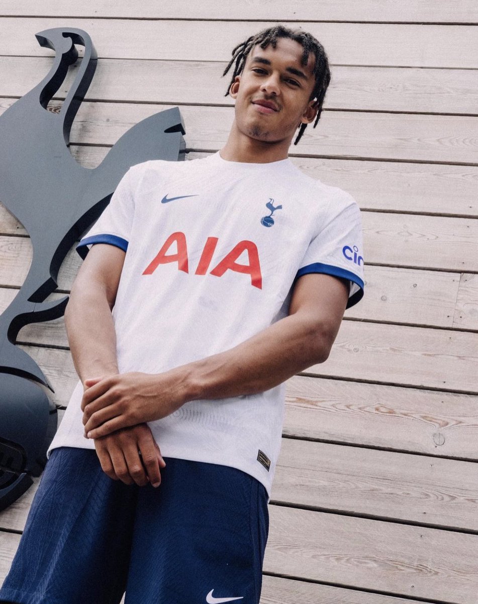 FabrizioRomano's tweet photo. Tottenham have sealed Ashley Phillips deal despite interest from 2 more clubs, official and completed ⚪️🏴󠁧󠁢󠁥󠁮󠁧󠁿 #THFC

◉ 2005 born CB signed a five year deal.
◉ Clause triggered for £2m total value.
◉ Signing approved by Postecoglou.

Next one: Micky van de Ven ✈️🇳🇱 https://t.co/nihZIlRMD7
