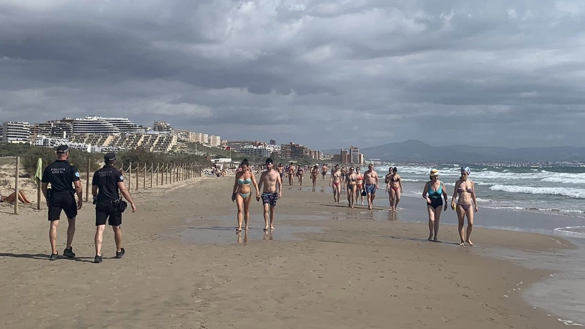 policiaelche's tweet photo. Se #REABRE la playa del Carabassí al baño.
👉🏼 Tras los análisis realizados esta mañana por la Dirección General del Agua, los resultados son totalmente #normales https://t.co/aEbVJm8RuC