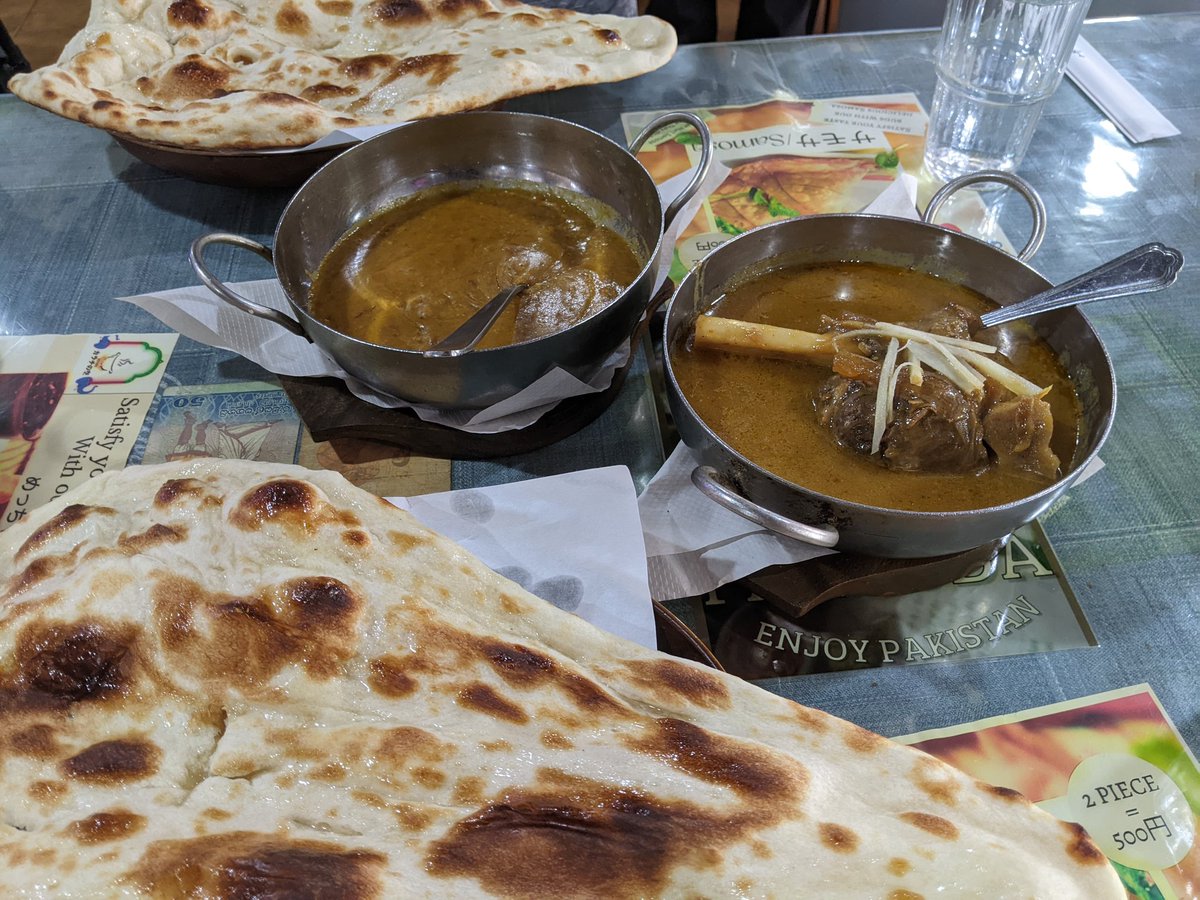 Lechka_ru's tweet photo. 埼玉のヤシオスタンこと八潮市のパキスタン料理店「カラチの空」でハリームとニハリを食べた。
店内が色とパキスタン雑貨の洪水で、大変エモかった https://t.co/jCoLHzGPV5