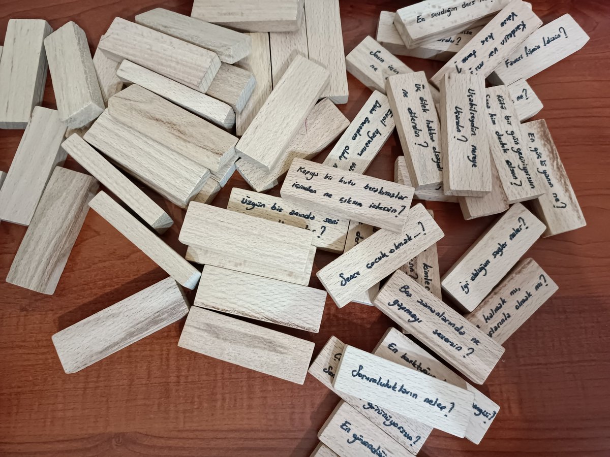 Pdrkitapokumat1's tweet photo. Terapötik janga öğrencilerin gün içerindeki yaşantılarına ve genel ruh sağlığına yönelik fikir edinmeye yardımcı olabilecek eğlenceli bir oyun terapisi.. https://t.co/ZAcjwMGZOF