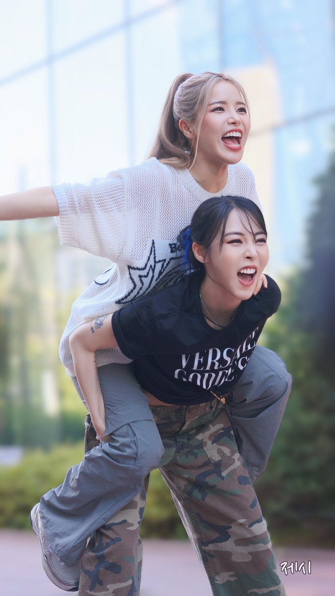 eskacang17's tweet photo. why would people question their bonds when they are this HAPPY? https://t.co/jy0v7weO1S