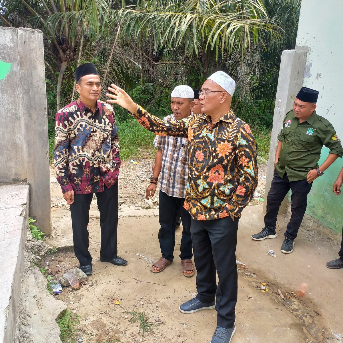 Marwan_Dasopang's tweet photo. Melihat fasilitas gedung dan kamar mandi MTsN 2 Sungai Kanan, Labuhanbatu Selatan.
#marwandasopang
#pkbsumaterautara #pkb
#pkblabuhanbatuselatan #labusel #sungaikanan #mtsn2sungaikanan #aspirasi #reses #dprri https://t.co/43UkcDyG63
