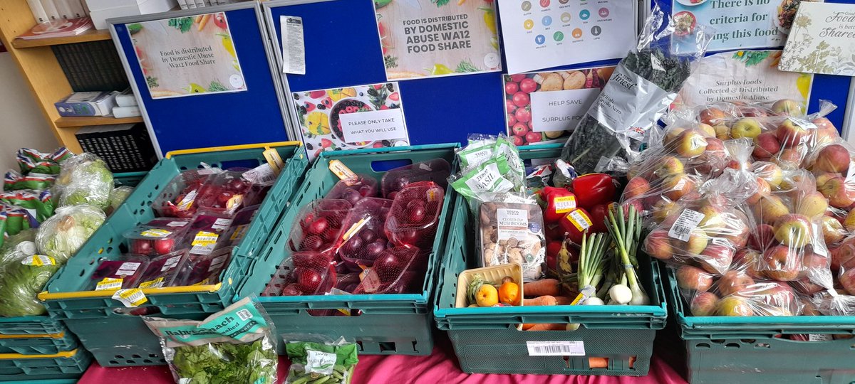 Wa12_Dom_Abuse's tweet photo. On Friday morning our foodshare helped 52 families in just a few hours! 
All this fantastic food, saved from landfill! 
Based in N-le-W Cross Lane church! 
Domestic Abuse WA12 Foodshare 💜💚 https://t.co/HDop0cyjpj