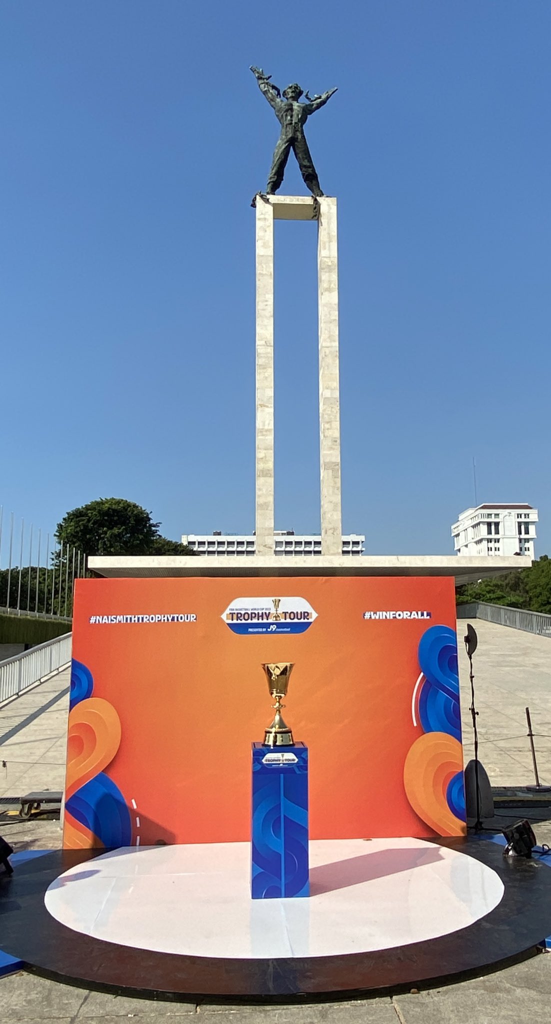 F2wnKhubsAA_PTJ?format=jpg&name=large