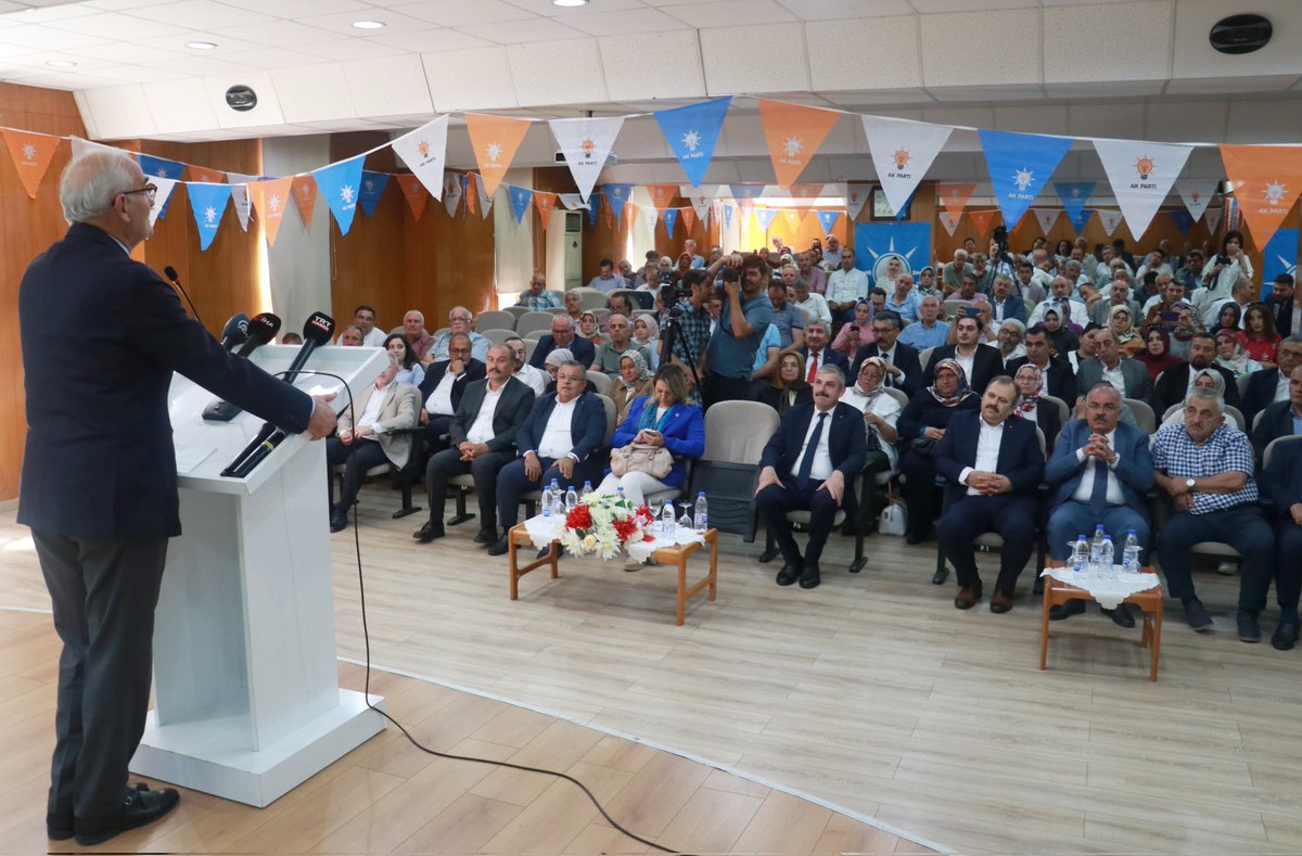 '2023 Şehir Buluşmaları' kapsamında Kastamonu'dayız.📍 Teşkilat istişare toplantısı sonrasında, basın mensuplarımızla bir araya geldik, AK Parti'ye katılan üyelerimize rozetlerini taktık. Ülkemizin dört bir yanında 'Büyük ve Güçlü Türkiye' hedefleri doğrultusunda sahadayız.