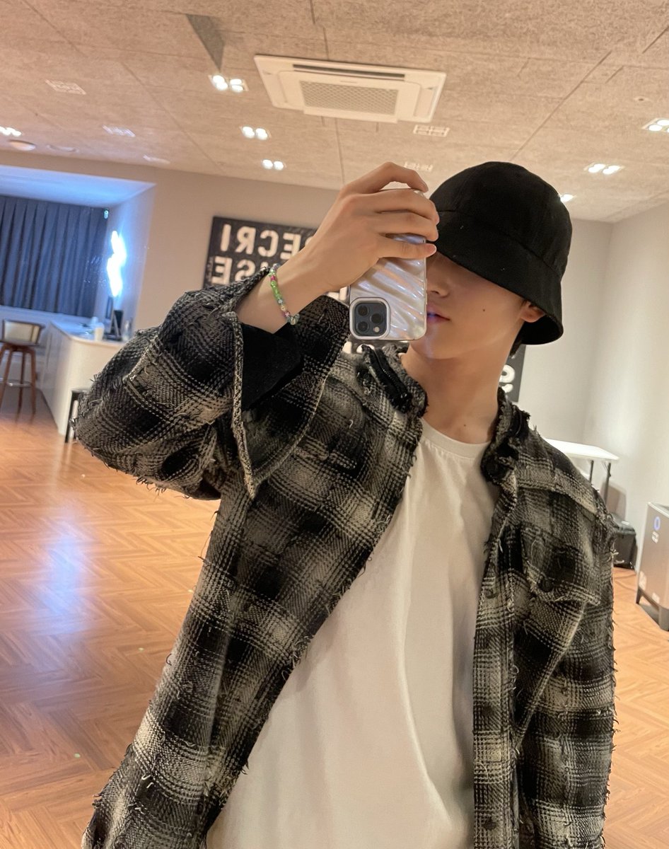 TNX_twt's tweet photo. 나랑 도망갈 사람 ~~~~🖤

#최태훈 #TAEHUN https://t.co/EBSGZwrSQT