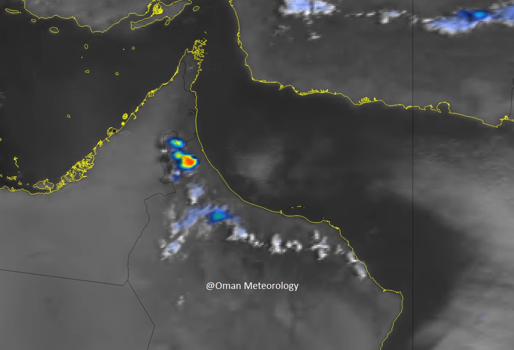 للانتباه وأخذ الحيطة والحذر
 
نشاط السحب الركامية حاليًا على أجزاء من محافظتي الظاهرة والبريمي مع هطول أمطار متفاوتة الغزارة مصحوبة برياح هابطة نشطة