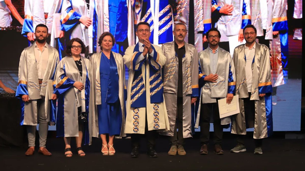 iyteedutr's tweet photo. 2022-2023 Akademik Yılı Mezuniyet Töreninde,En İyi Ders Veren Eğitici Ödülü’ne layık görülen öğretim üyeleri Prof.Dr. Mustafa Emrullahoğlu, Prof.Dr. Anne Frary ve Doç.Dr. Mehmet Yağmurcukardeş ile En İyi Ders Tasarım Ödülü’ne layık görülen öğretim üyeleri, Dr.Öğr.Üyesi Ozan Uştuk https://t.co/UDA6VMq8IR