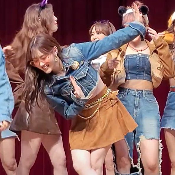 chaehyun_bby's tweet photo. cutie did it again https://t.co/KL76nLJbMd