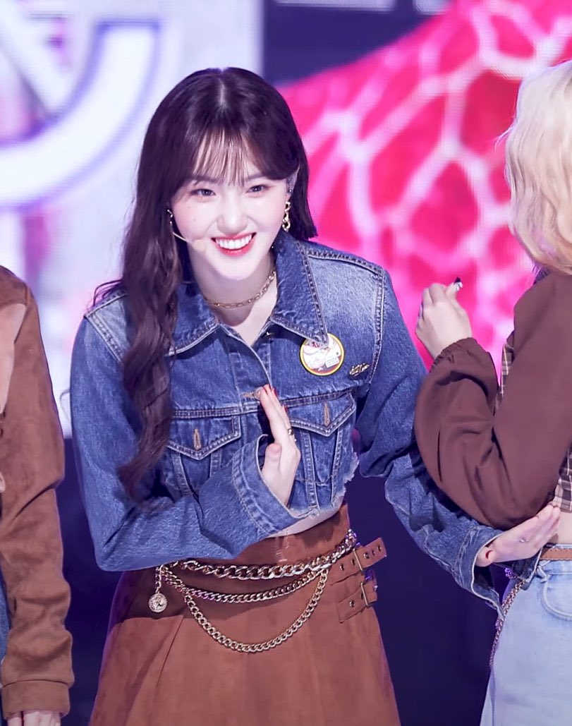chaehyun_bby's tweet photo. cutie did it again https://t.co/KL76nLJbMd