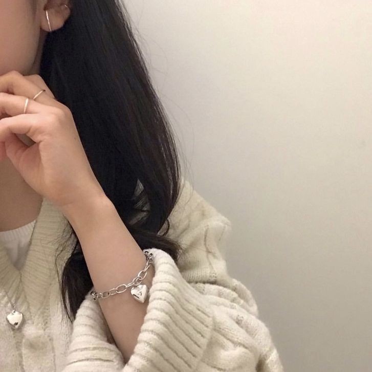 hello, I'm amari ! new to #studytwt / #studytwtph, and i'm looking for mutuals. ♡

— about me 
• she/her, '09 | incoming grade 9 
• tswift, gilmore girls, books, study vlogs and music

📷: pinterest