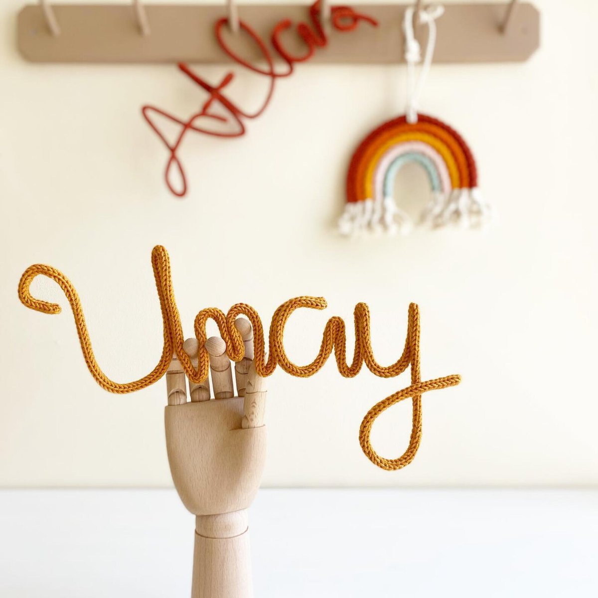 yepsnewborn's tweet image. Gender Neutral Baby Room Decor

Etsy Link : t.ly/KLeYT

#HandKnittedSign #CustomNameSign #BabyNameSign #BabyRoomDoorSign #BabyRoomSign #NewbornNameSign #NewbornSign #BabyRoomDecor #NurseryDecor #NameYarnSign #GenderNeutralSign #BabyShowerGift #NewbornGift