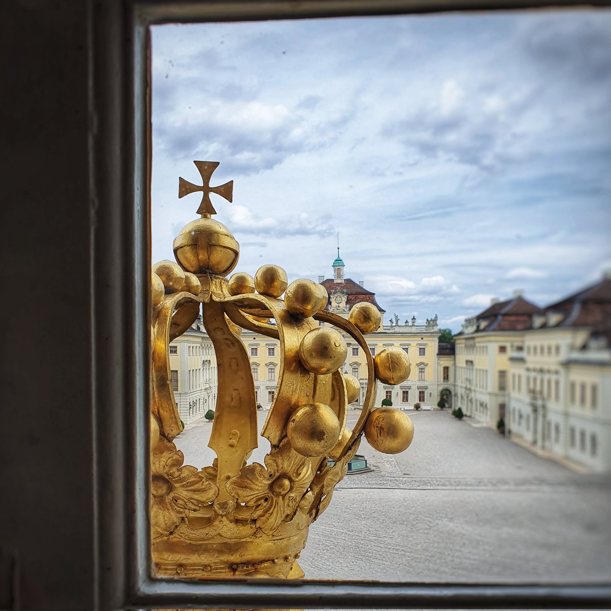 AlberthPatricia's tweet photo. @D_steigt_ein ... oder das Residenzschloss Ludwigsburg https://t.co/ZNtG6SpRAJ