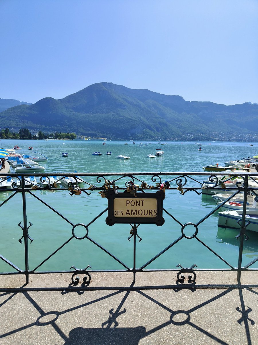 LucieVallet's tweet photo. Encore des vacances de rêve entre mer et montagne 🫶🏼🌊⛰️☀️ #Annecy #Piana #Bonifacio #Corse #Gard #Collias #Travel https://t.co/qL1YDsI243