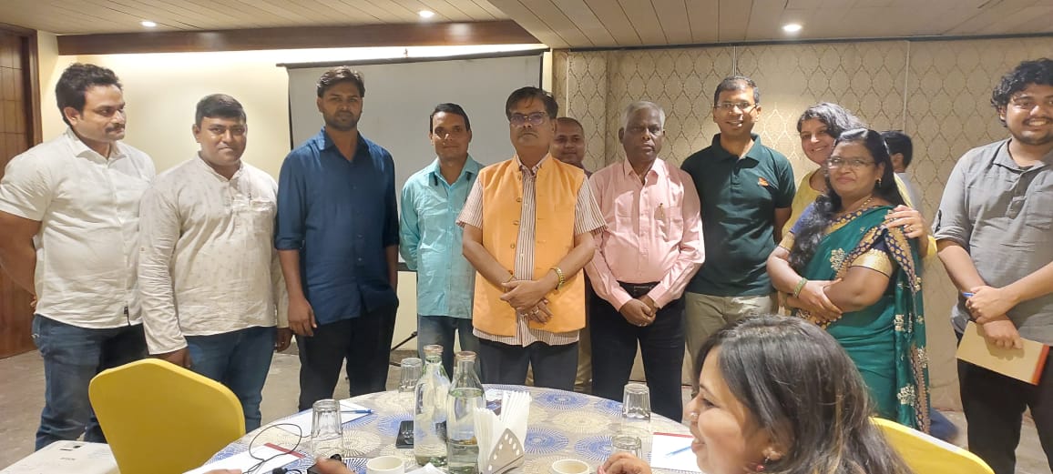 UPSACS's tweet photo. Meeting on upcoming Daan Utsav conducted today in coordination with @UPNPplus  . Dr Heera Lal IAS @heeralalias addressed all key stakeholders and encouraged them to participate and make Daan Utsav a grand success.

@NACOINDIA @UPGovt @UNAIDS_AP @UNDP_India @MoHFW_INDIA https://t.co/vambKZRJUZ