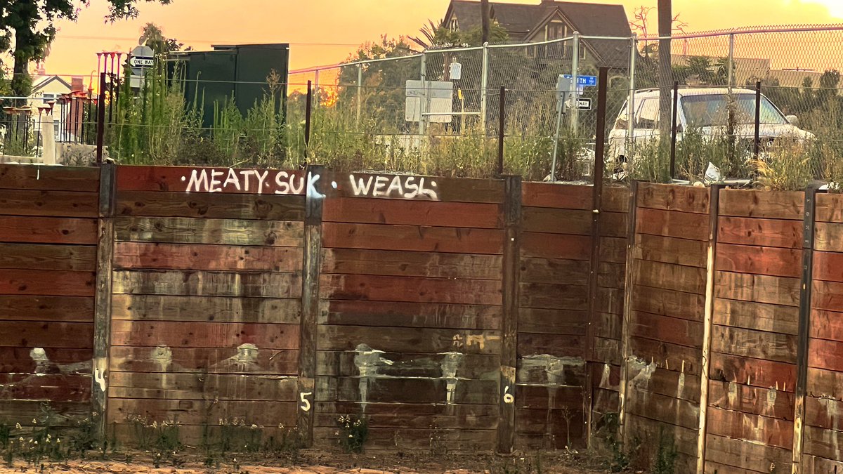 Meaty . suk . weasL .
I like.
