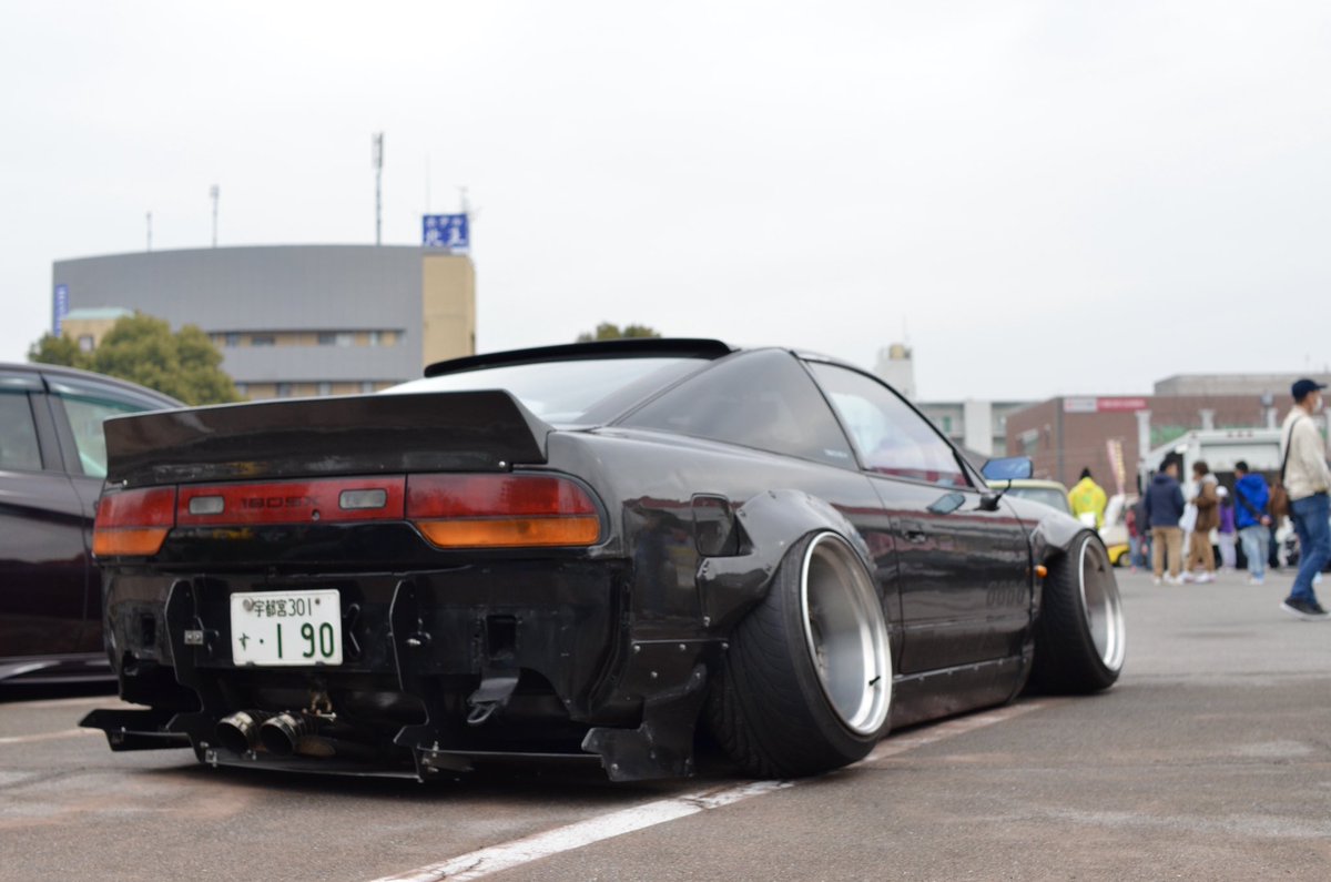 #拡散希望
ワンオフマフラー
180ターボで使ってましたが専用？の触媒使えばNAでも使用可能と思われますが3Nで
完全にワンオフなので純正ステーは使えないので必ず加工できる方のみでお願いします
また溶接でパックリ割れてるので溶接できる方で
発送はしないです
引き取り20000で