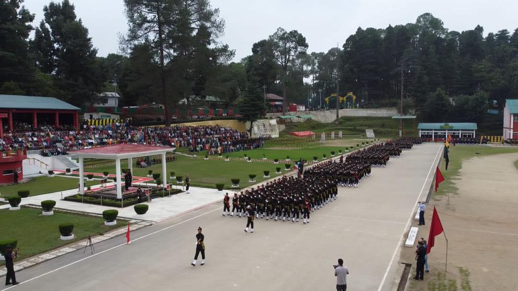 PRODefDehradun's tweet image. #ProudMoment  #Firstbatch

752 #Agniveers shine as they pass out after completion of their grueling training at the KUMAON REGIMENTAL CENTRE #Ranikhet.

Mentally &amp;amp; physically transformed, they are embodying resilience, discipline, courage &amp;amp; unwavering dedication for the nation.