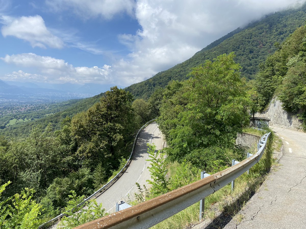 BenjiJeanjean's tweet photo. Chartreuse ou Vercors, l’été à Grenoble c’est à vélo que ça se passe 🚴♂️
#coldeporte #colducoq #lansenvercors #moucherotte #montagne https://t.co/J38lrjUvNE