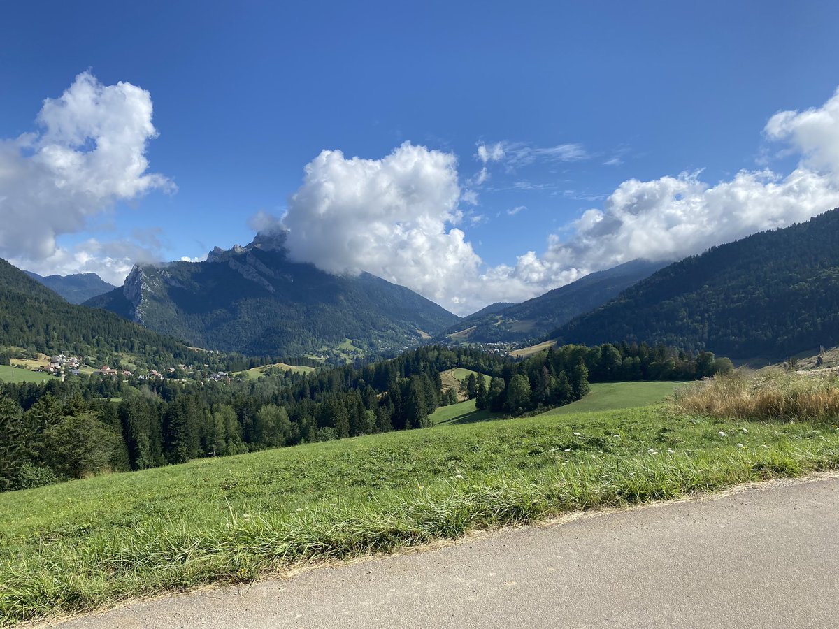 BenjiJeanjean's tweet photo. Chartreuse ou Vercors, l’été à Grenoble c’est à vélo que ça se passe 🚴♂️
#coldeporte #colducoq #lansenvercors #moucherotte #montagne https://t.co/J38lrjUvNE